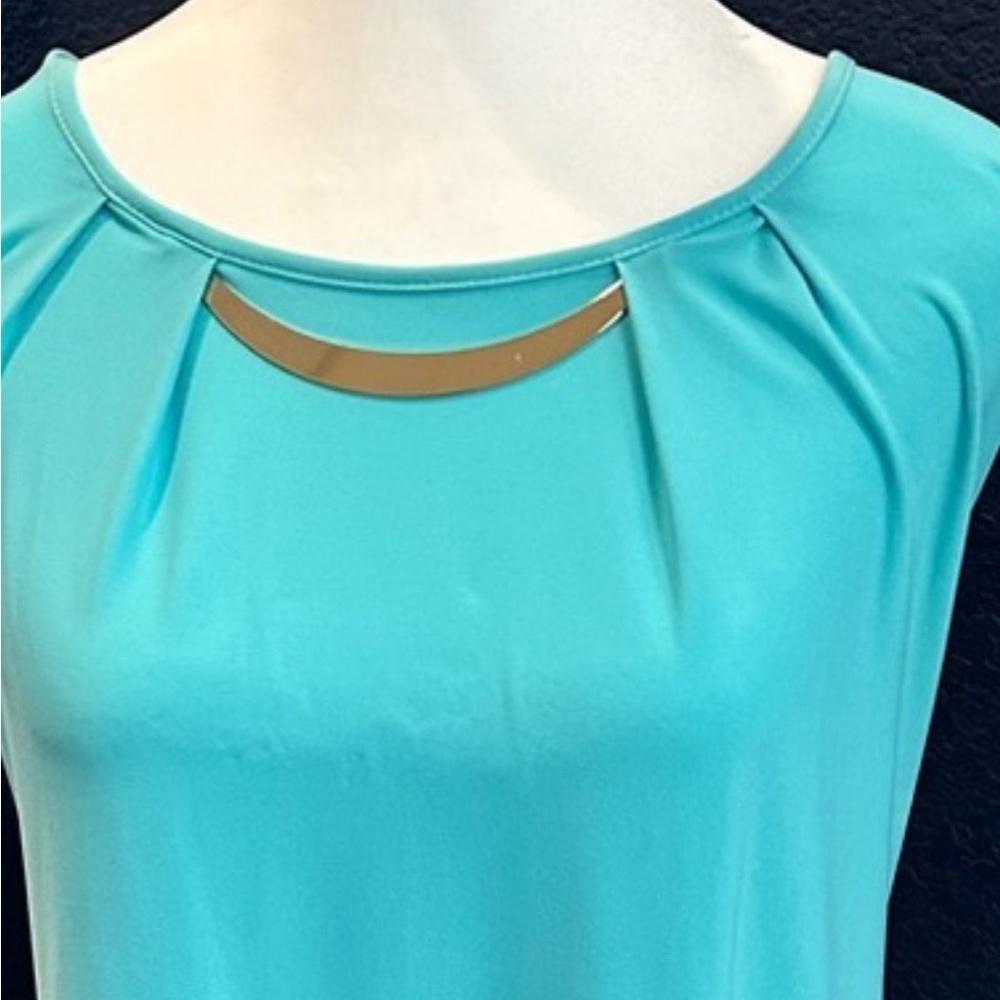 Toz@Ali.  Turquoise top with built-in gold necklace. XL.